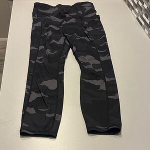 Athleta Black and Gray Camouflage Cropped 7/8 Legging